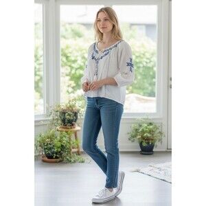 Mudd White And blue Floral Top size S Small